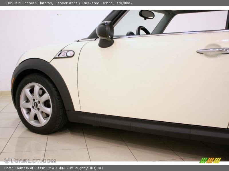 Pepper White / Checkered Carbon Black/Black 2009 Mini Cooper S Hardtop