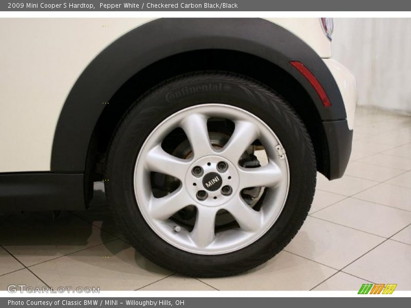 Pepper White / Checkered Carbon Black/Black 2009 Mini Cooper S Hardtop