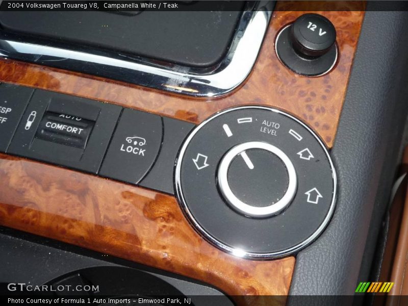 Campanella White / Teak 2004 Volkswagen Touareg V8
