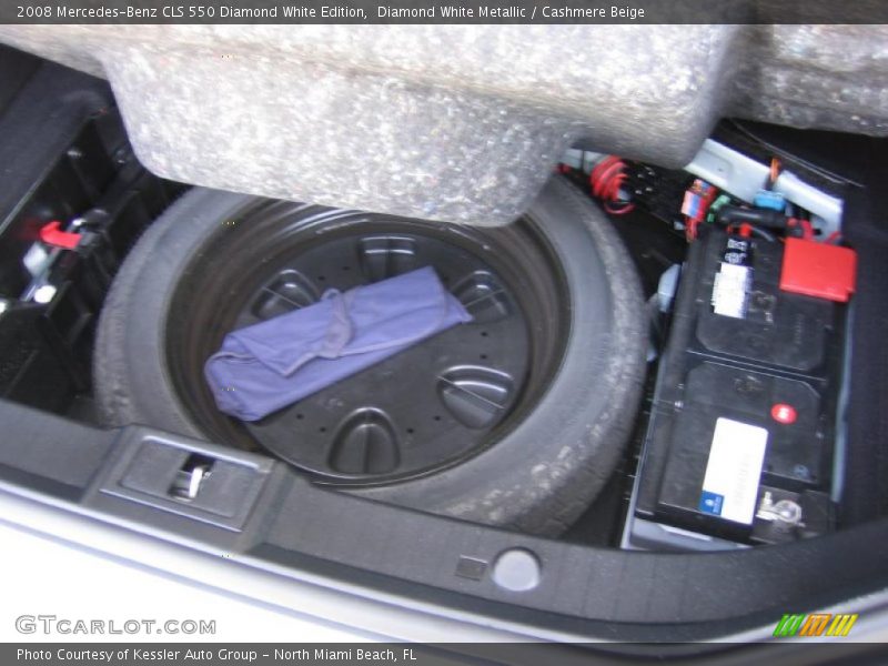  2008 CLS 550 Diamond White Edition Trunk