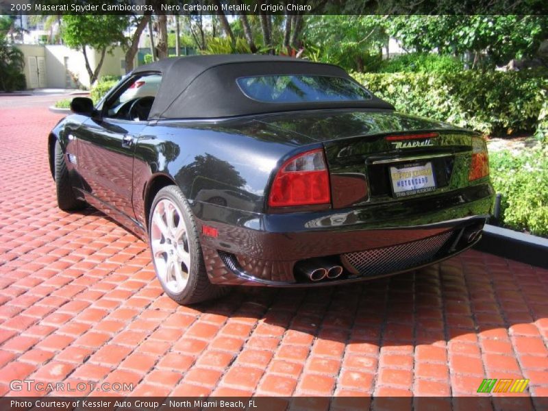 Nero Carbonio Metallic / Grigio Chiaro 2005 Maserati Spyder Cambiocorsa