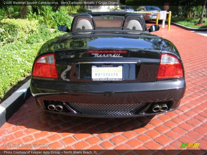 Nero Carbonio Metallic / Grigio Chiaro 2005 Maserati Spyder Cambiocorsa