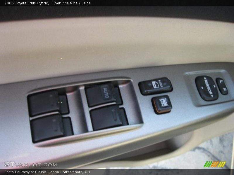 Controls of 2006 Prius Hybrid