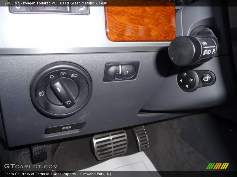 Reed Green Metallic / Teak 2005 Volkswagen Touareg V8