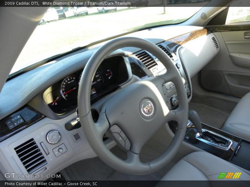 White Diamond Tricoat / Titanium/Dark Titanium 2009 Cadillac DTS