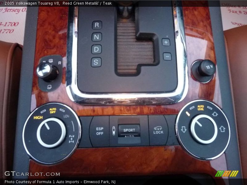 Reed Green Metallic / Teak 2005 Volkswagen Touareg V8