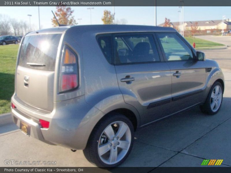Titanium Gray / Sand/Black Houndstooth Cloth 2011 Kia Soul !