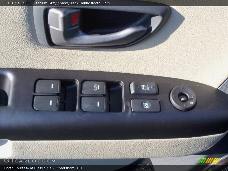 Titanium Gray / Sand/Black Houndstooth Cloth 2011 Kia Soul !