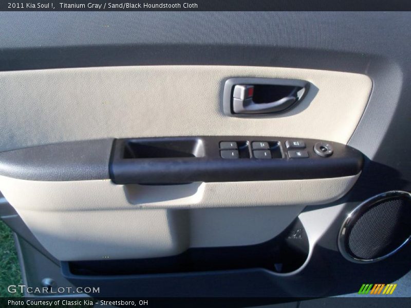 Titanium Gray / Sand/Black Houndstooth Cloth 2011 Kia Soul !