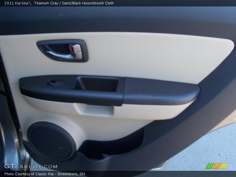 Titanium Gray / Sand/Black Houndstooth Cloth 2011 Kia Soul !