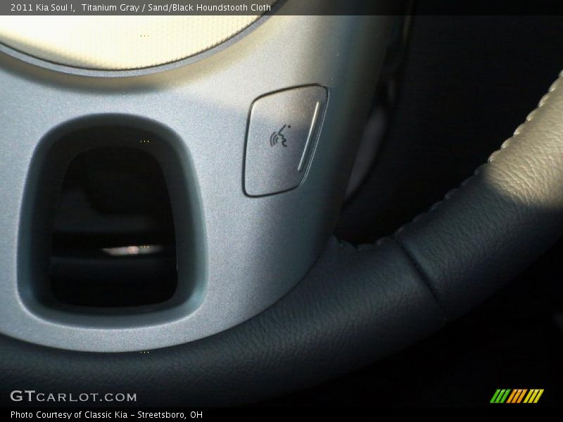 Titanium Gray / Sand/Black Houndstooth Cloth 2011 Kia Soul !