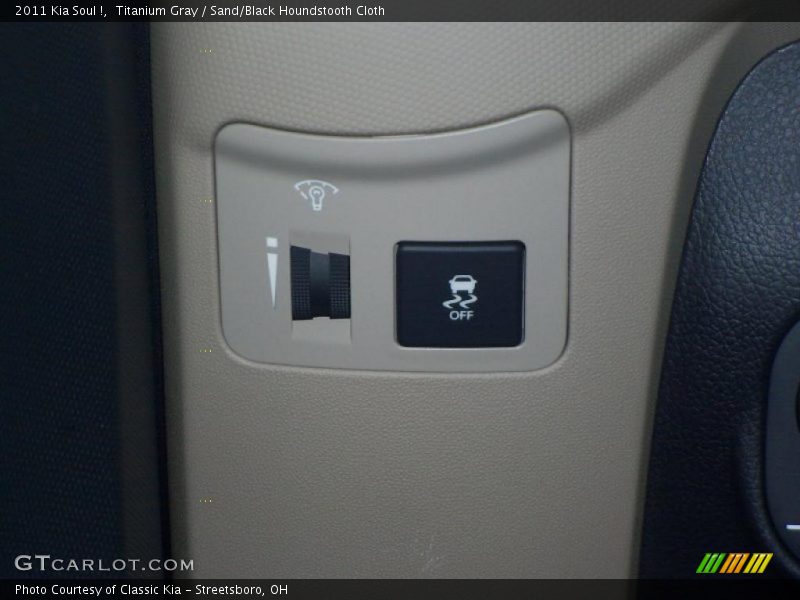 Titanium Gray / Sand/Black Houndstooth Cloth 2011 Kia Soul !