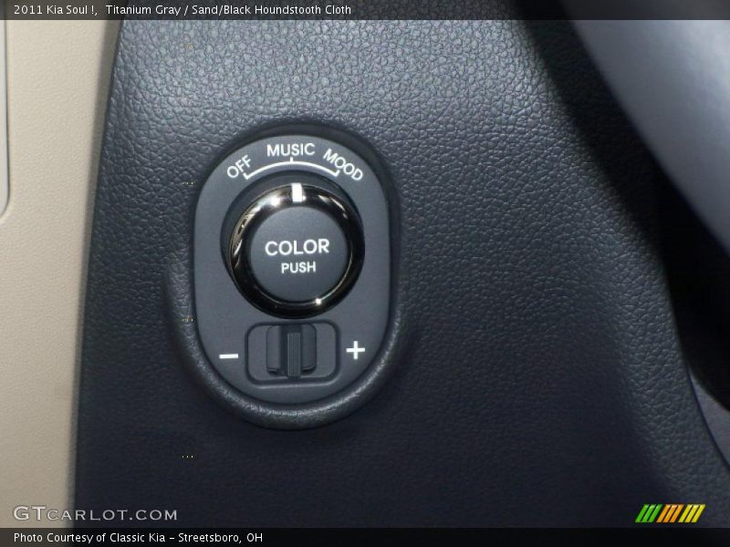 Titanium Gray / Sand/Black Houndstooth Cloth 2011 Kia Soul !