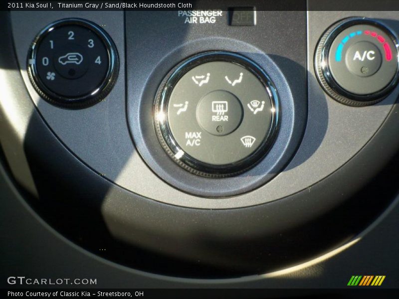 Titanium Gray / Sand/Black Houndstooth Cloth 2011 Kia Soul !