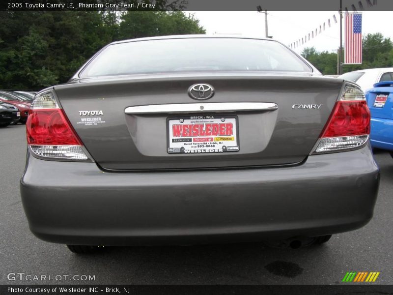 Phantom Gray Pearl / Gray 2005 Toyota Camry LE