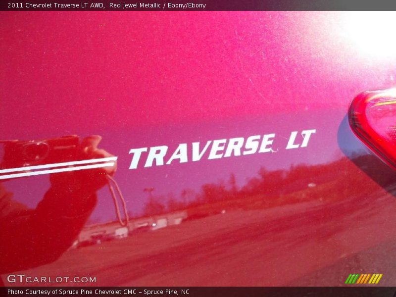 Red Jewel Metallic / Ebony/Ebony 2011 Chevrolet Traverse LT AWD