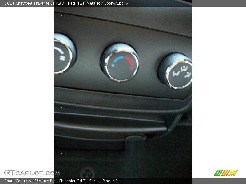 Red Jewel Metallic / Ebony/Ebony 2011 Chevrolet Traverse LT AWD