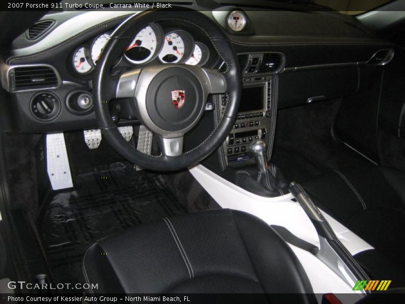 Dashboard of 2007 911 Turbo Coupe