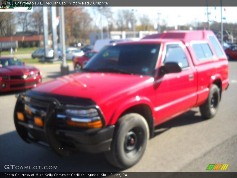 Victory Red / Graphite 2003 Chevrolet S10 LS Regular Cab