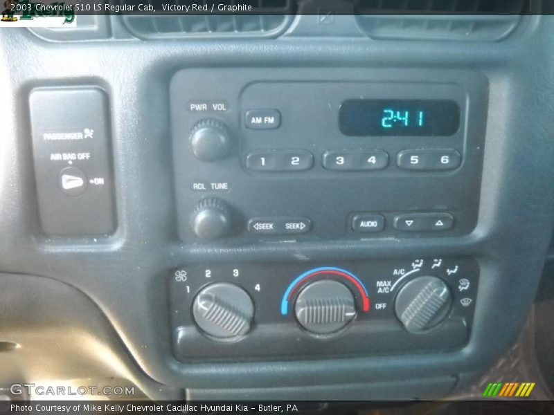 Victory Red / Graphite 2003 Chevrolet S10 LS Regular Cab