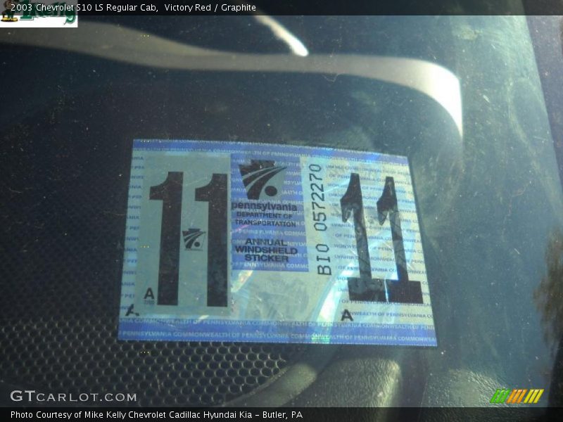 Victory Red / Graphite 2003 Chevrolet S10 LS Regular Cab