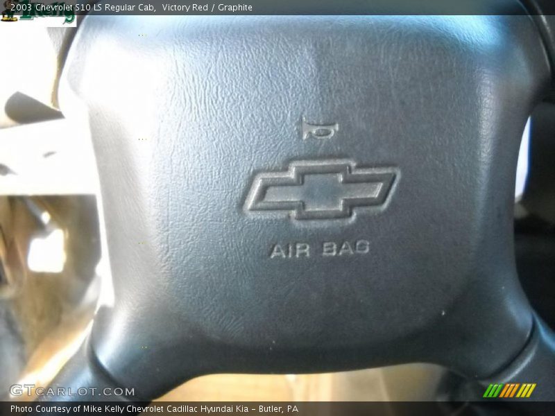 Victory Red / Graphite 2003 Chevrolet S10 LS Regular Cab