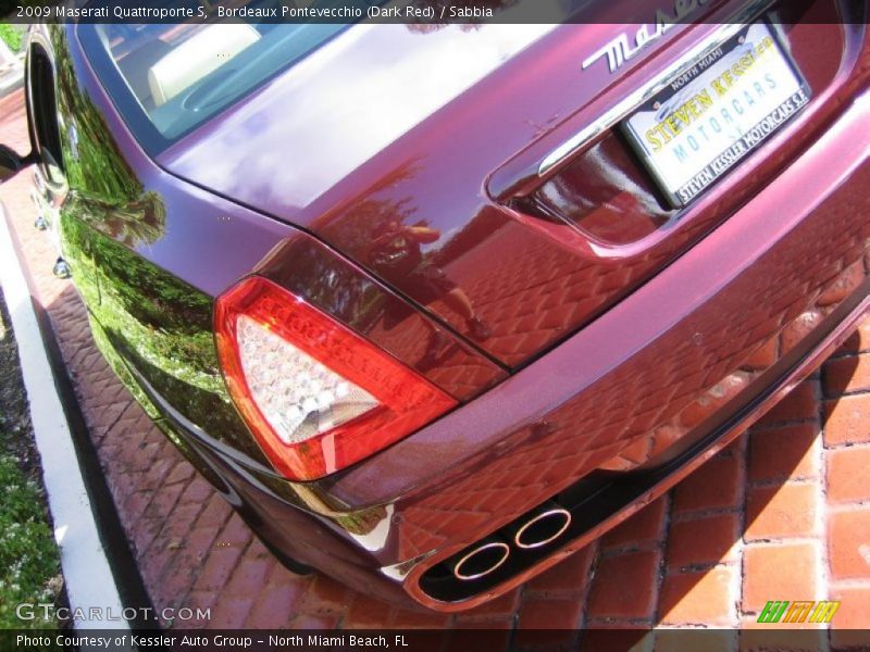 Bordeaux Pontevecchio (Dark Red) / Sabbia 2009 Maserati Quattroporte S