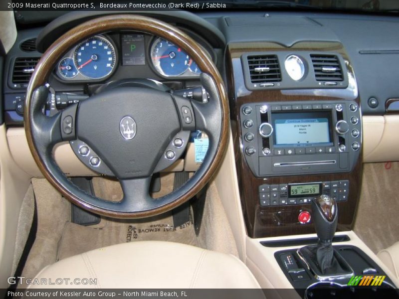 Dashboard of 2009 Quattroporte S