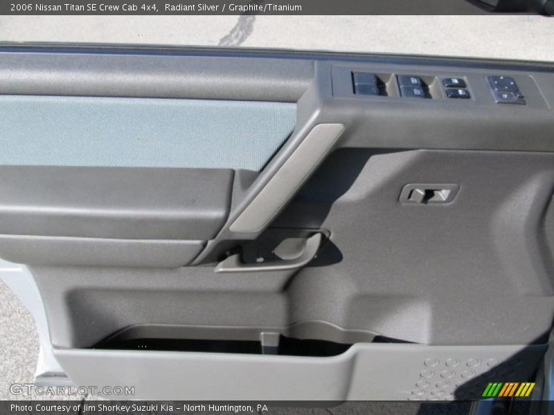 Radiant Silver / Graphite/Titanium 2006 Nissan Titan SE Crew Cab 4x4