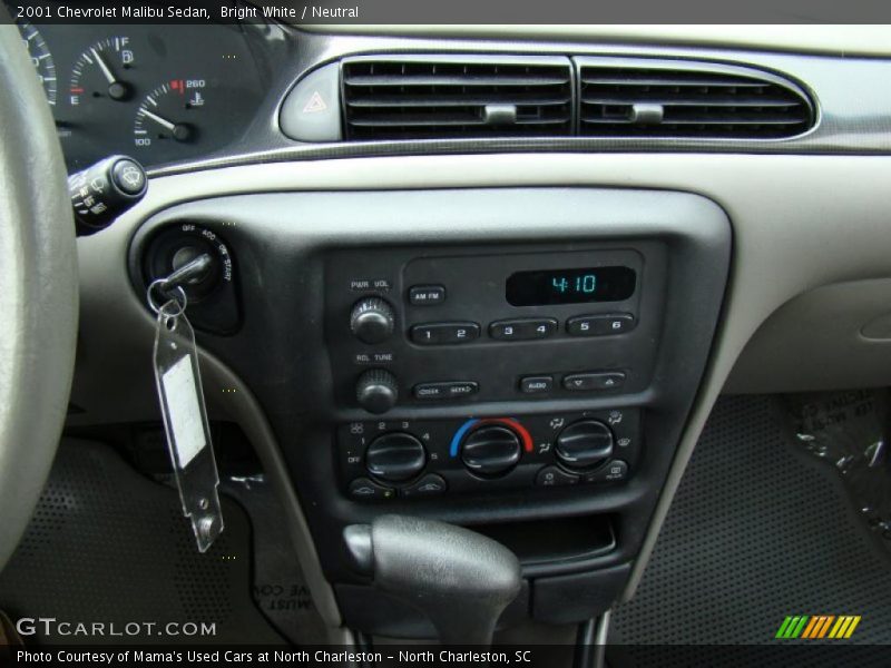 Bright White / Neutral 2001 Chevrolet Malibu Sedan