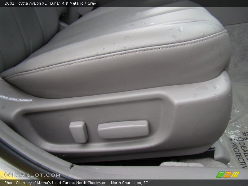 Lunar Mist Metallic / Grey 2002 Toyota Avalon XL