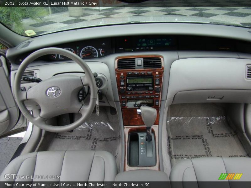 Lunar Mist Metallic / Grey 2002 Toyota Avalon XL
