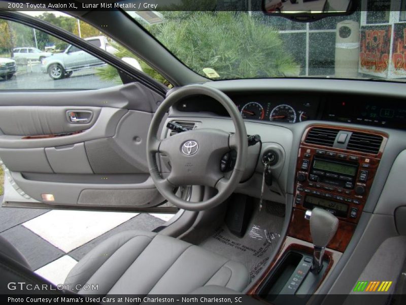 Lunar Mist Metallic / Grey 2002 Toyota Avalon XL