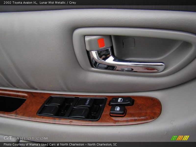 Lunar Mist Metallic / Grey 2002 Toyota Avalon XL