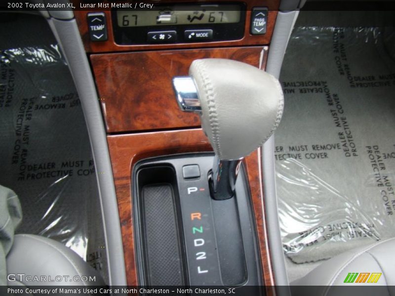 Lunar Mist Metallic / Grey 2002 Toyota Avalon XL