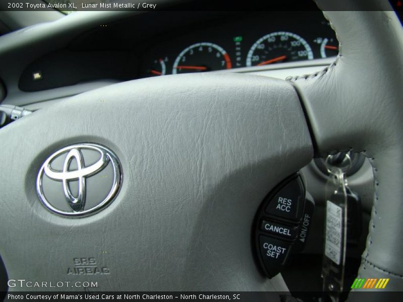 Lunar Mist Metallic / Grey 2002 Toyota Avalon XL