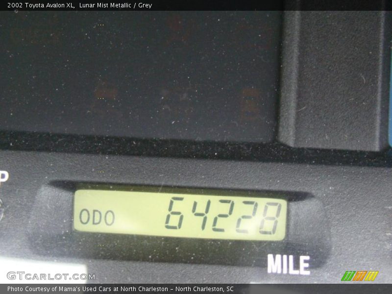 Lunar Mist Metallic / Grey 2002 Toyota Avalon XL