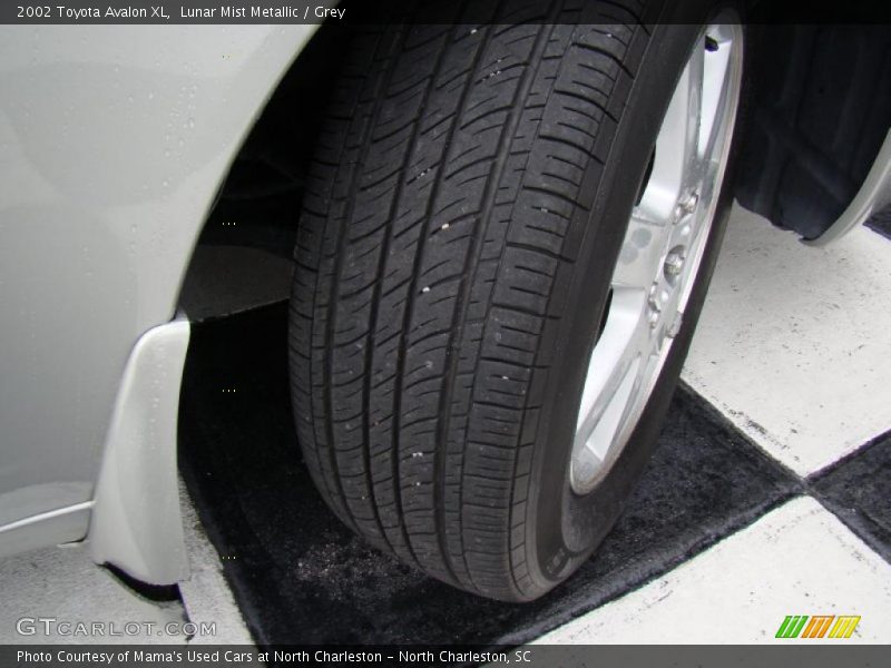 Lunar Mist Metallic / Grey 2002 Toyota Avalon XL
