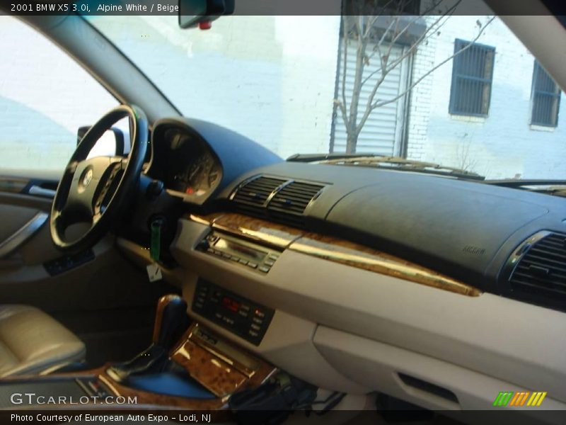 Alpine White / Beige 2001 BMW X5 3.0i