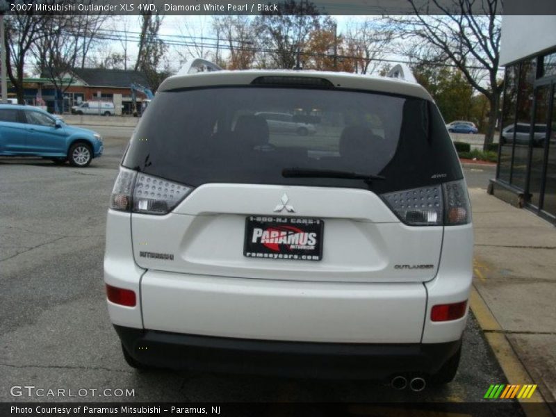 Diamond White Pearl / Black 2007 Mitsubishi Outlander XLS 4WD