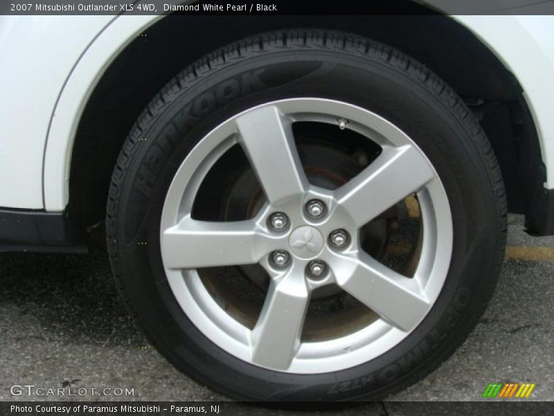 Diamond White Pearl / Black 2007 Mitsubishi Outlander XLS 4WD