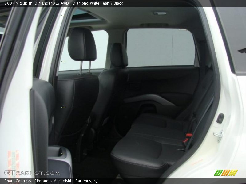 Diamond White Pearl / Black 2007 Mitsubishi Outlander XLS 4WD