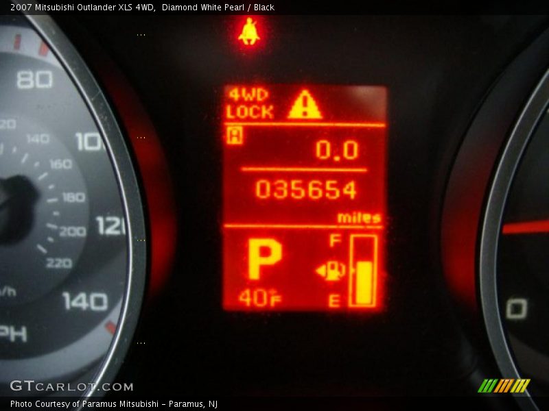 Diamond White Pearl / Black 2007 Mitsubishi Outlander XLS 4WD