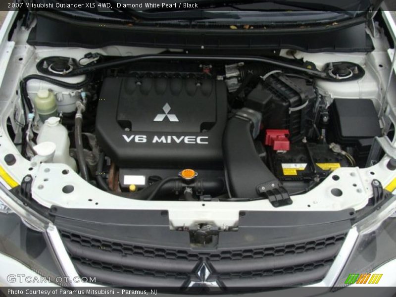 Diamond White Pearl / Black 2007 Mitsubishi Outlander XLS 4WD