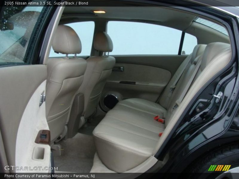 Super Black / Blond 2005 Nissan Altima 3.5 SE