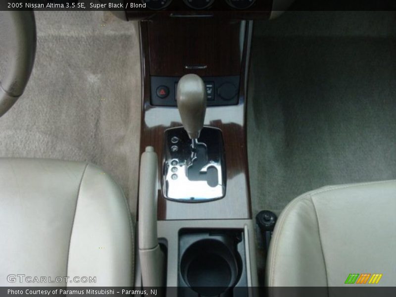 Super Black / Blond 2005 Nissan Altima 3.5 SE