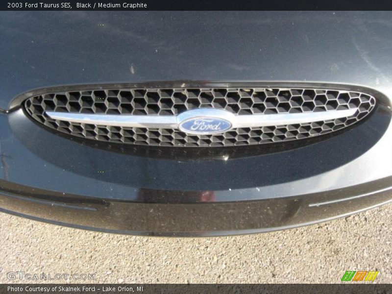 Black / Medium Graphite 2003 Ford Taurus SES
