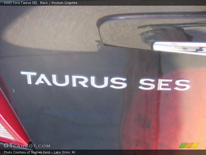 Black / Medium Graphite 2003 Ford Taurus SES