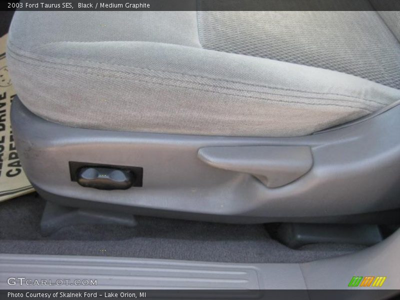 Black / Medium Graphite 2003 Ford Taurus SES