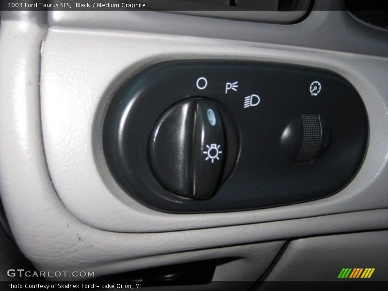 Black / Medium Graphite 2003 Ford Taurus SES